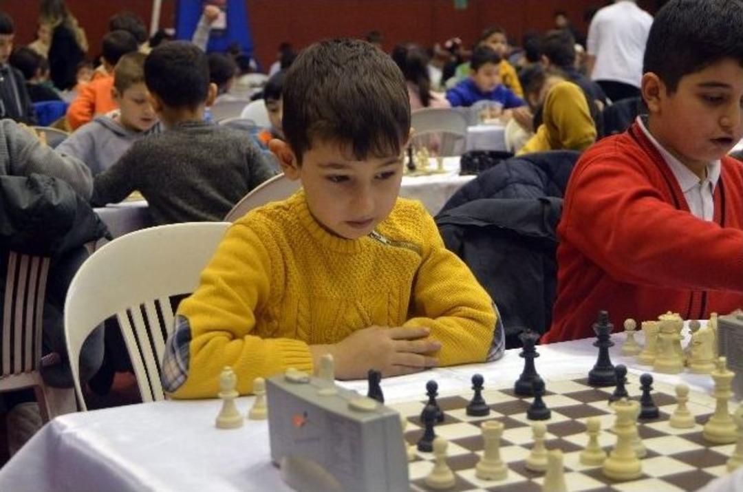 Beyoğlu&rsquo;nda Dev Satran&ccedil; Turnuvası