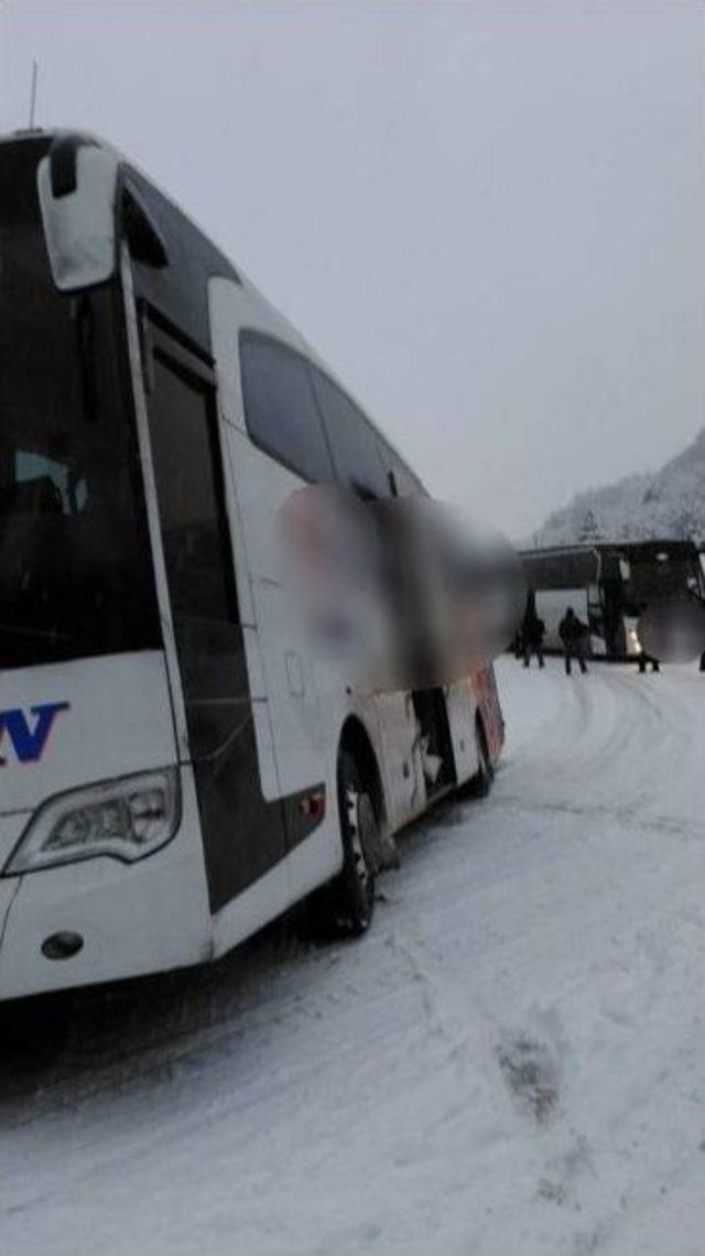 Kastamonu’da Kara Saplanan 2 Otobüs Mahsur Kaldı