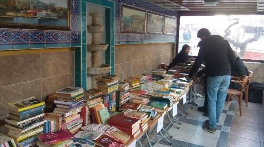 Nepal&rsquo;e Yardım Amacıyla Kitap Sergisi A&ccedil;ıldı