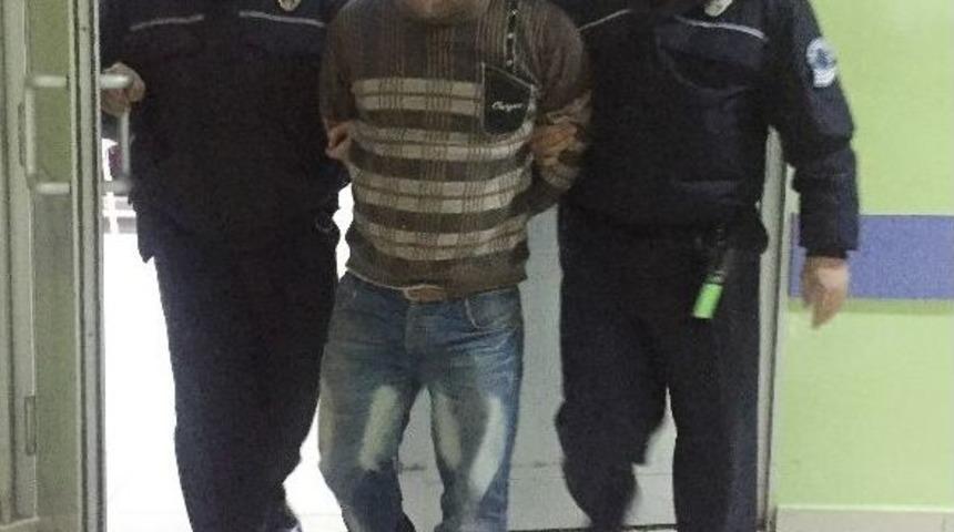 Babasını Bı&ccedil;akla Yaraladı