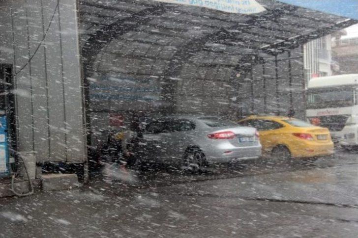 İstanbul’da Kar Yağışı Bazı Bölgelerde Etkisin Arttırdı G1