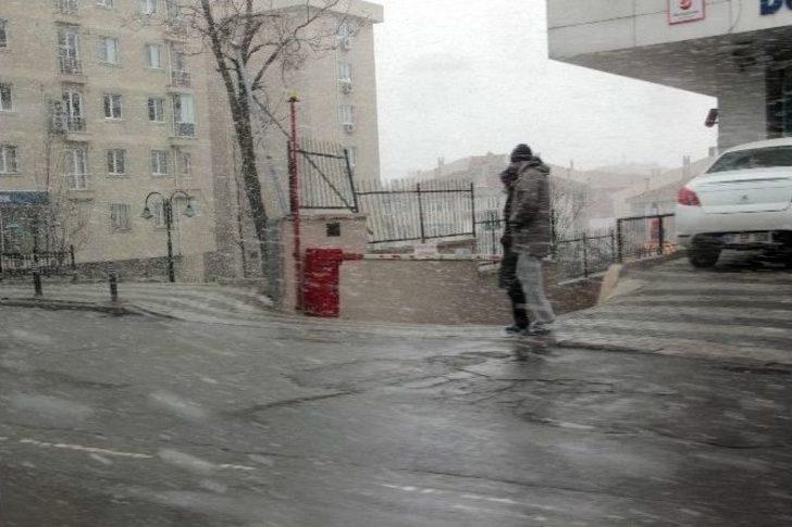 İstanbul’da Kar Yağışı Bazı Bölgelerde Etkisin Arttırdı G2