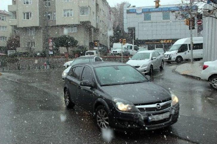 İstanbul’da Kar Yağışı Bazı Bölgelerde Etkisin Arttırdı G4