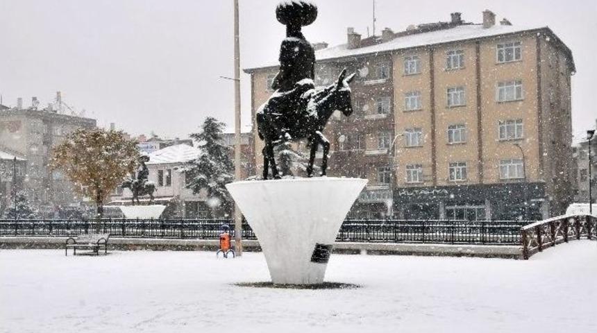 Akşehir’e Yılın İlk Karı Yağdı