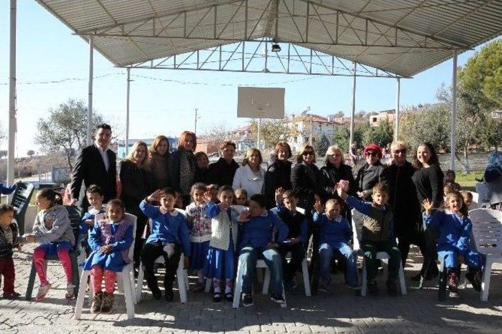 Minik Öğrencilere Yeni Yıl Sürprizi G1