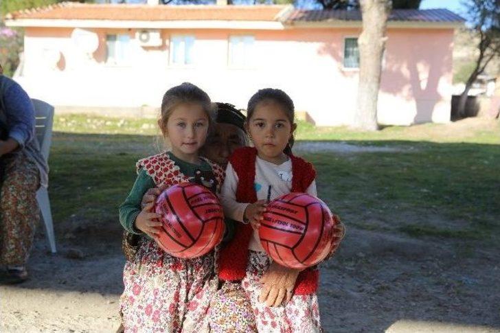 Minik Öğrencilere Yeni Yıl Sürprizi G4