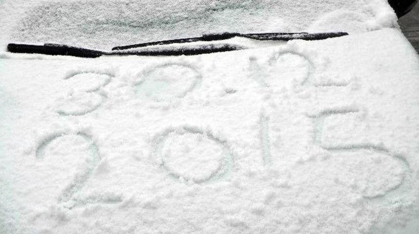 Taksim Beyaza B&uuml;r&uuml;nd&uuml;, Vatandaşlar Keyfini &Ccedil;ıkardı