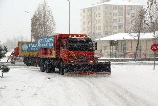 Tarihi Kent Talas Beyaz Gelinliğini Giydi