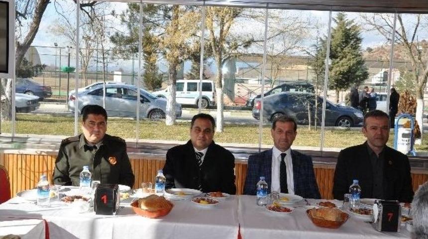 Muhtarlar Protokolle Yemekte Buluştu