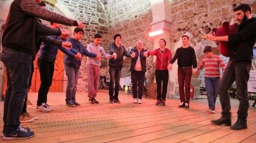 &Ccedil;ocuklar Tirit Gecesinde Doyasıya Eğlendi