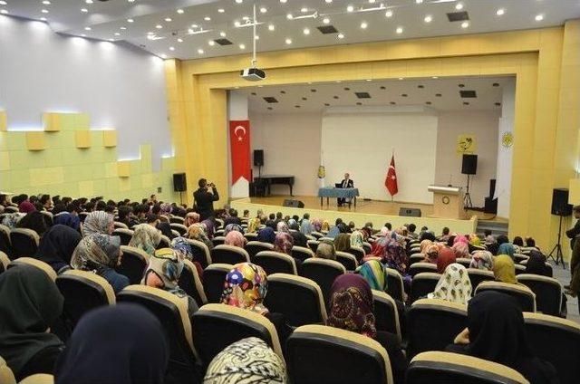 Eski Bakandan ’müspet Hareket’ Konferansı