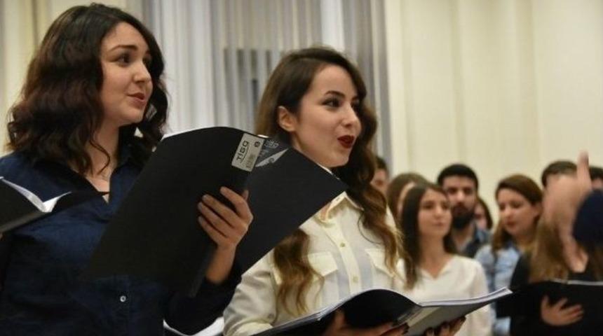 M&uuml;zik &Ouml;ğretmenleri 2015&rsquo;e Klasik M&uuml;zikle Veda Etti