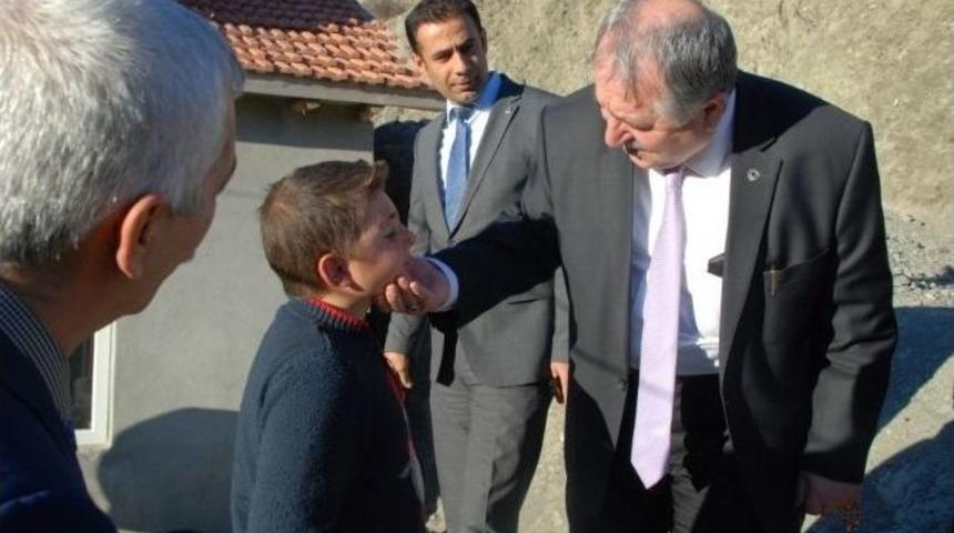 Milli Eğitim M&uuml;d&uuml;r&uuml; &Ouml;zkan, Kazada Yaralanan &Ouml;ğrencileri Ziyaret Etti