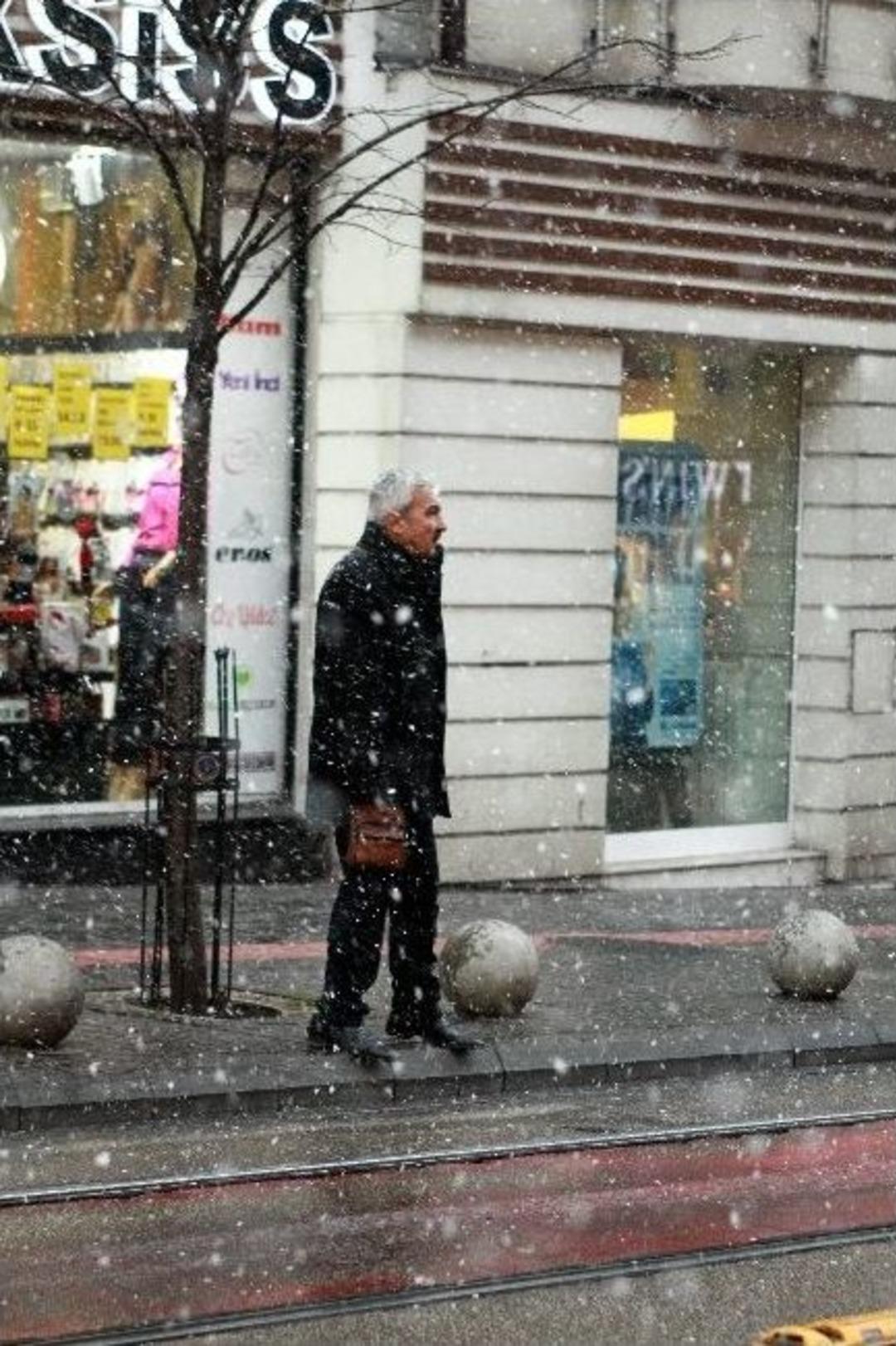 Kar Bursa&rsquo;nın Merkezinde Kendini G&ouml;sterdi