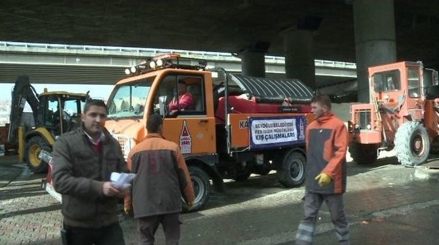 Beyoğlu Karla M&uuml;cadeleye Hazır