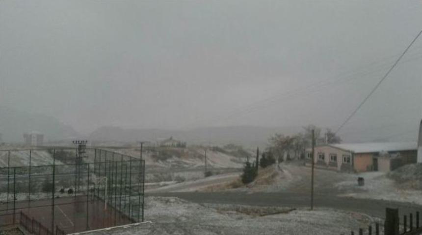 Sincik İl&ccedil;esine Kar Yağışı Başladı