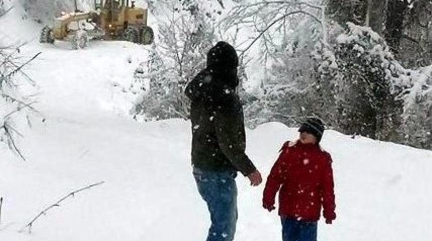 Cenazeye Giden 23 Kişi Karda Mahsur Kaldı