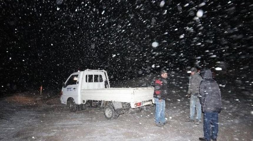 Kazdağları&rsquo;nda Kar Yağışı S&uuml;r&uuml;c&uuml;lere Zor Anlar Yaşatıyor