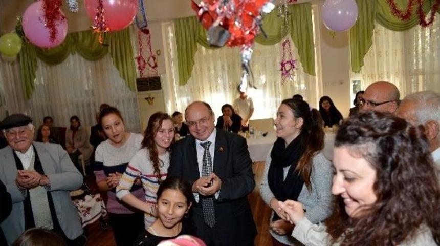 Huzurevinde Yeni Yıl Kutlaması