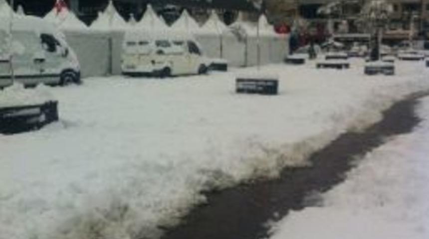 Bursa&rsquo;da Kar Yağışı Etkili Oluyor