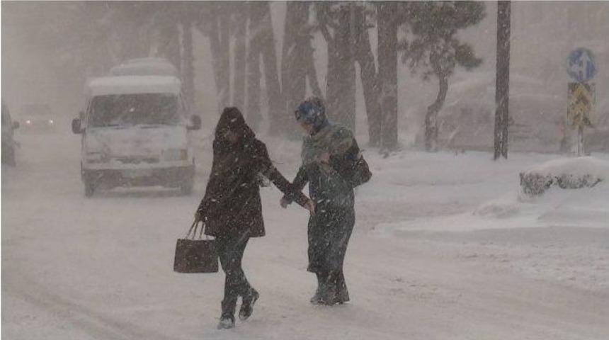 Tatvan&rsquo;da Yoğun Kar Yağışı