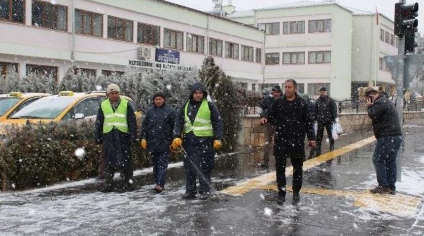 Ani Bastıran Kar Yağışına Sol&uuml;syonlu M&uuml;dahale