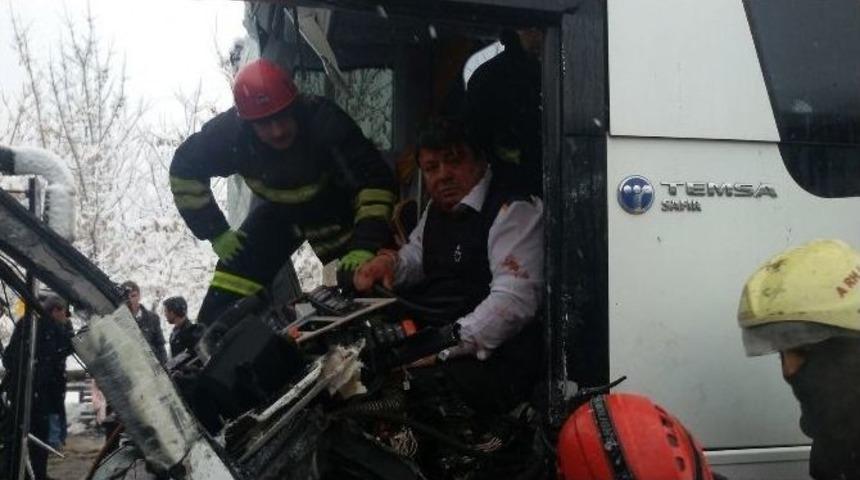 Kocaeli Tem Otoyolunda 11 Ara&ccedil;lı Zincirleme Trafik Kazası: 1 &Ouml;l&uuml;