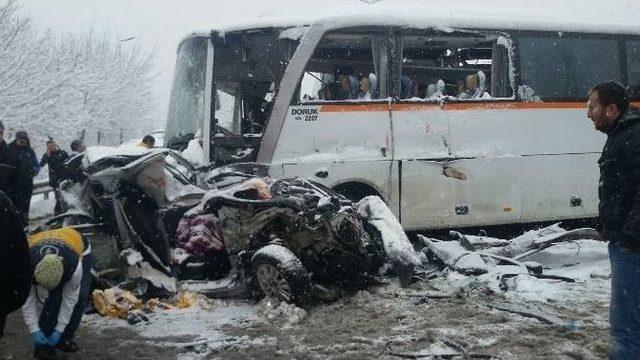 Kocaeli Tem Otoyolunda 11 Araçlı Zincirleme Trafik Kazası: 1 Ölü