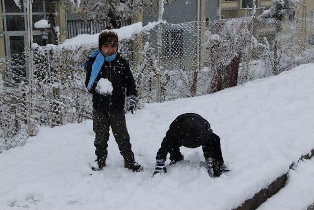 Diyarbakır’a Mevsimin İlk Karı Yağdı