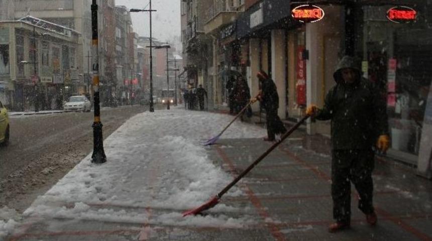 Rize&rsquo;de Soğuk Hava Ve Kar Yağışı