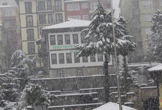 Rize’de Soğuk Hava Ve Kar Yağışı