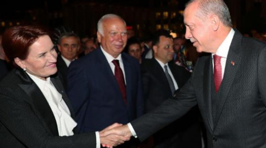 Meral Akşener'in Cumhurbaşkanı Erdoğan'la tokalaşması İYİ Partiyi karıştırdı