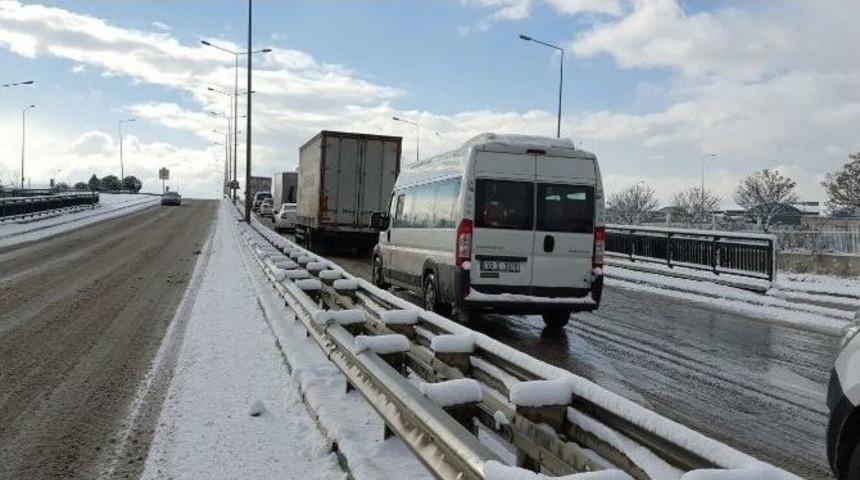 Bursa&rsquo;da S&uuml;r&uuml;c&uuml;lerin Buz Ve Karla İmtihanı