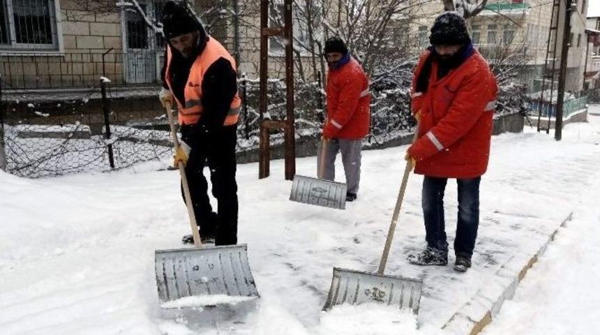 Nevşehir&rsquo;de Karla M&uuml;cadele &Ccedil;alışmaları Yapılıyor