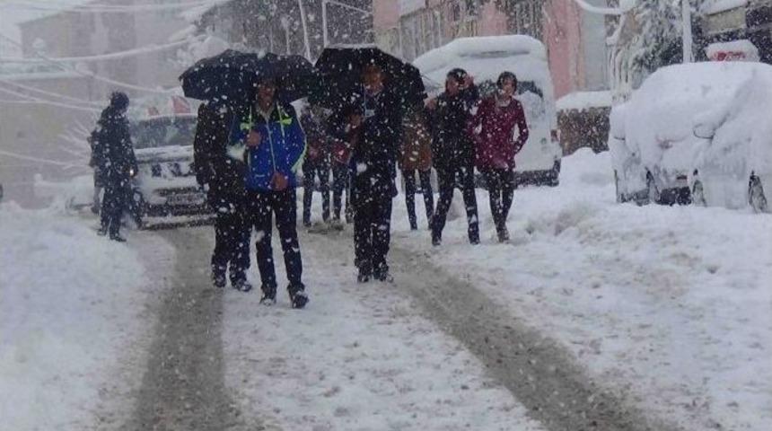 Kulp&rsquo;ta Yılın İlk Karı Yağdı