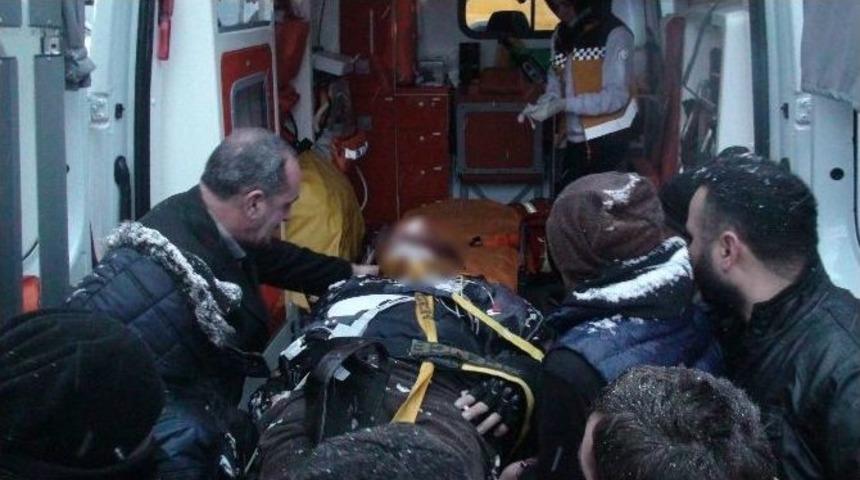 Karlı Yolda Kamyonun Altına Kalan Şahıs Hayatını Kaybetti