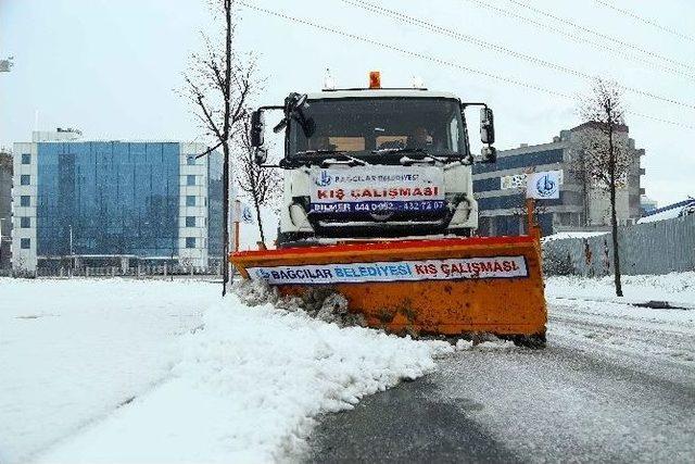 Bağcılar’da 490 Kişi İle 24 Saat Karla Mücadele