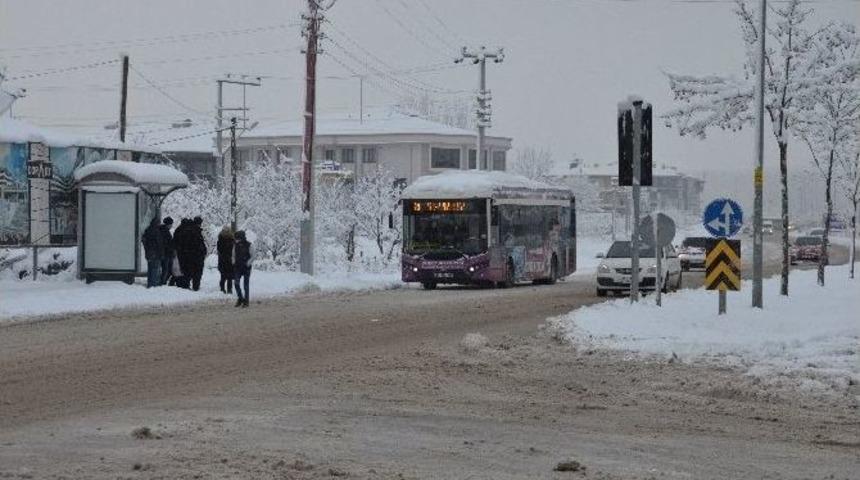 Otob&uuml;s Seferleri Aksamadan Yapılıyor