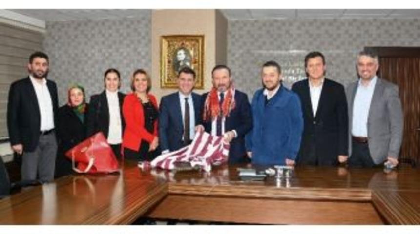 Trabzonlular Derneği&rsquo;nden Başkan Doğan&rsquo;a Ziyaret