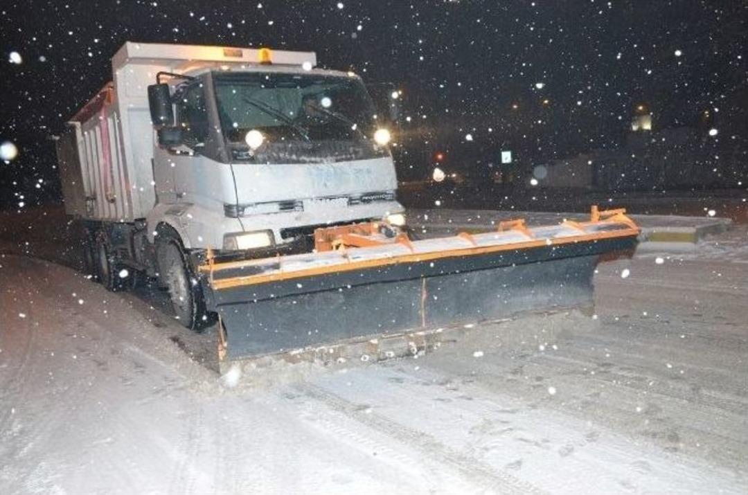 Paland&ouml;ken Belediyesi Karla M&uuml;cadeleye Başladı