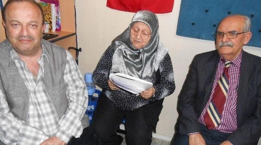 Eskişehirli Şairler Yeni Yılı Şiirler Okuyarak, T&uuml;rk&uuml;ler S&ouml;yleyerek Kutladılar