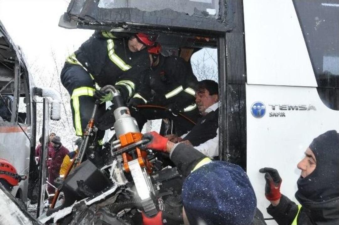 Tem&rsquo;de Dehşet Kaza: 1 &Ouml;l&uuml;, 23 Yaralı