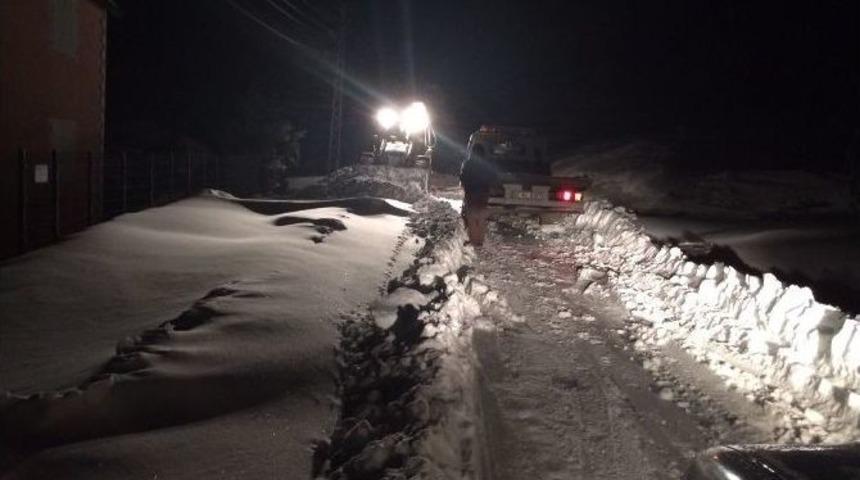 Trabzon&rsquo;da Karla M&uuml;cadele &Ccedil;alışmaları S&uuml;r&uuml;yor