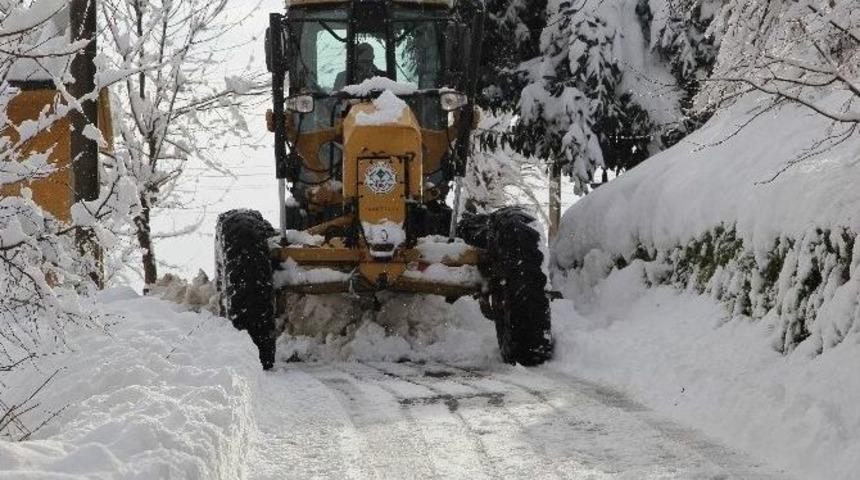 Giresun Merkez&rsquo;de Kar İle M&uuml;cadele Devam Ediyor