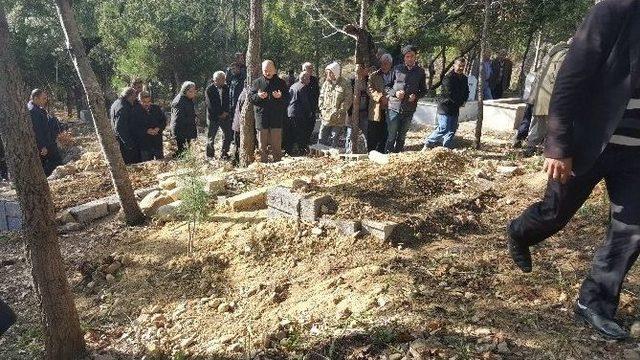 Göçük Altında Kalan İki Kardeş Yan Yana Toprağa Verildi