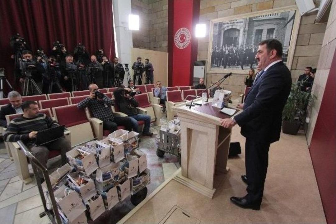 Meclis Yeni Yıla Nokul Ve Kıvratma İle Girdi