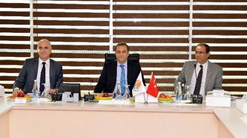 Vali T&uuml;rker, Antalya Osb M&uuml;teşebbis Heyeti Toplantısına Katıldı