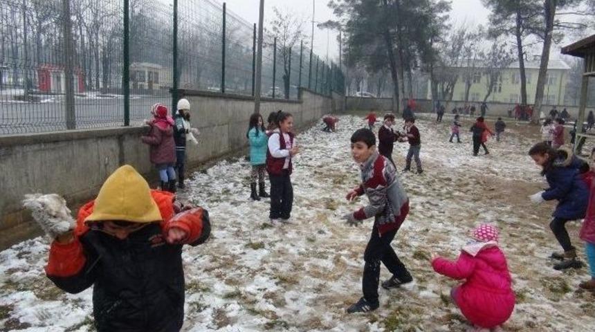 Batman&rsquo;da &Ccedil;ocuklar Karın Keyfini &Ccedil;ıkardı