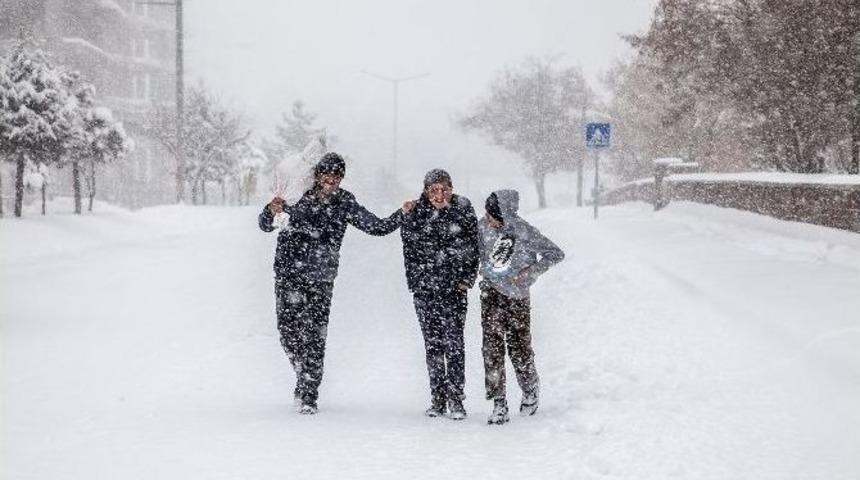 Ahlat&rsquo;ta Kara Kış
