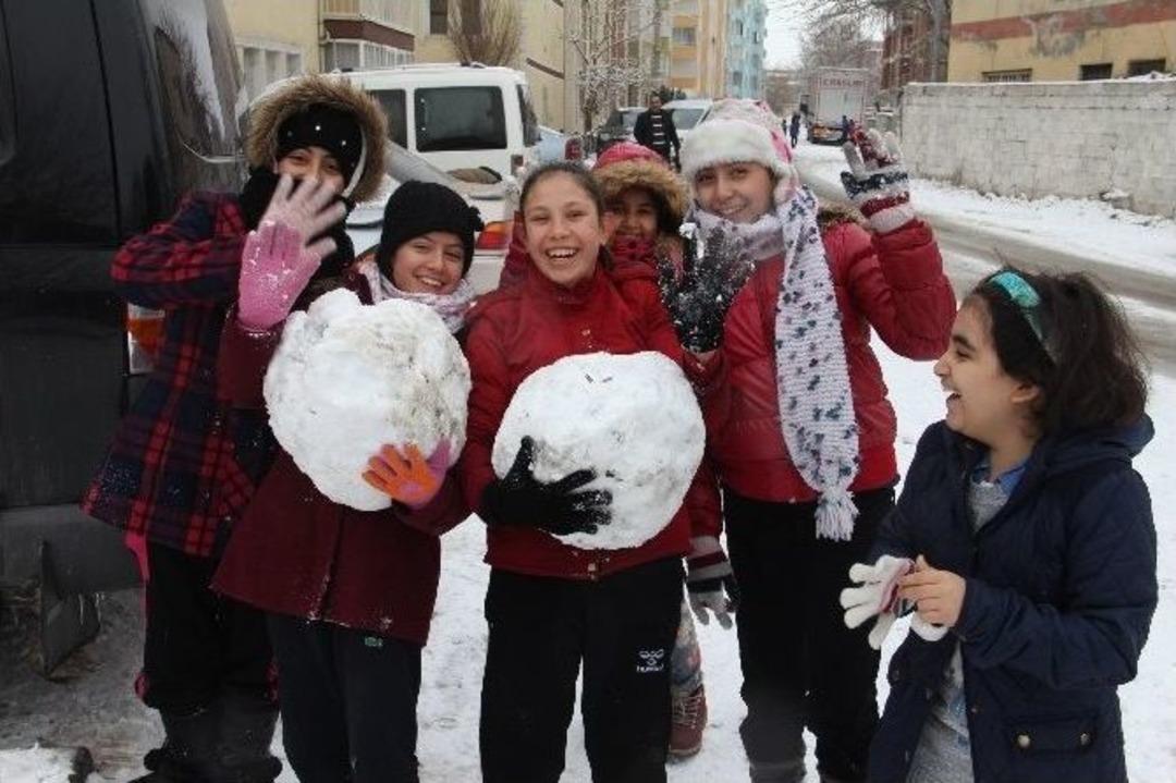 &Ccedil;ocukların Kar Keyfi